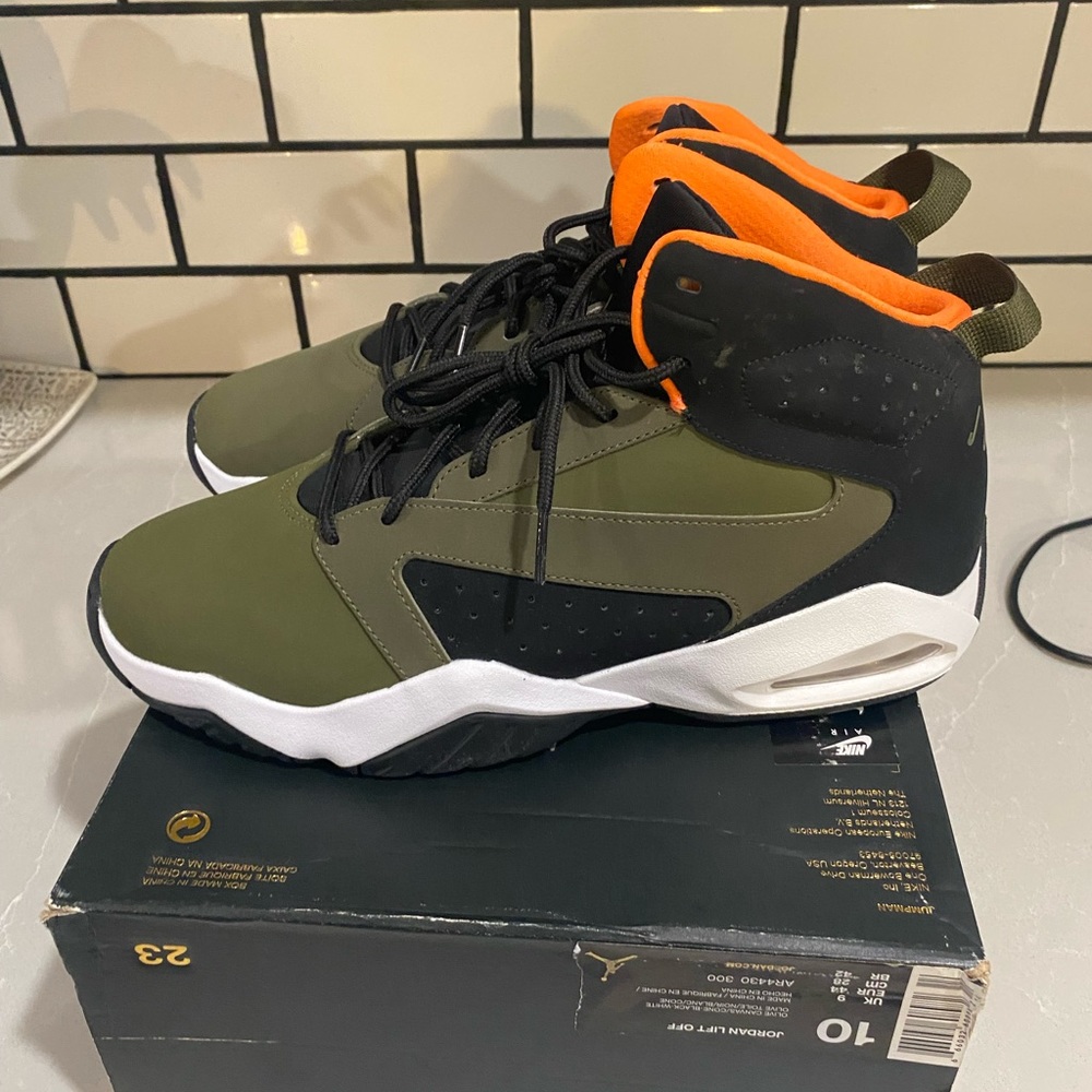 Jordan lift off size 10 new